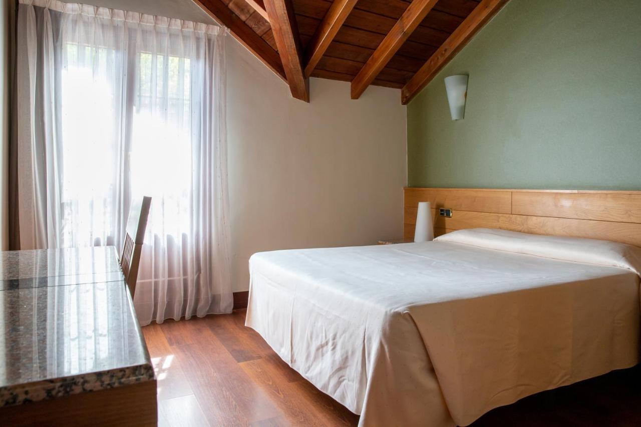 Adeko Hotel Баракальдо Экстерьер фото