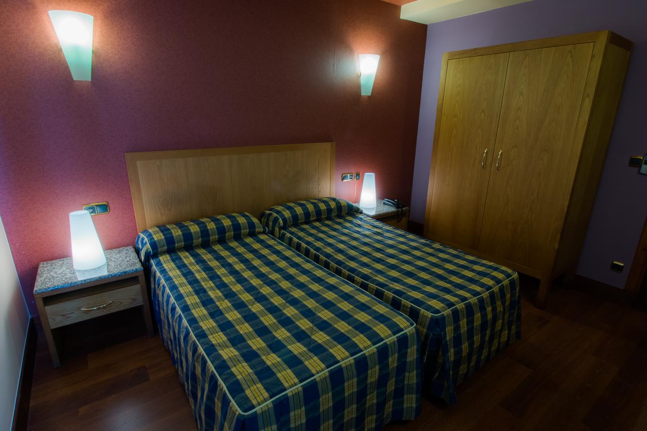 Adeko Hotel Баракальдо Экстерьер фото